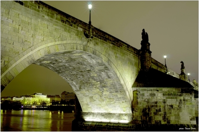 Karlův most s pohledem na Karolín
